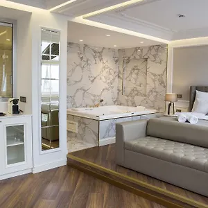 Mina - Special Category Hotell